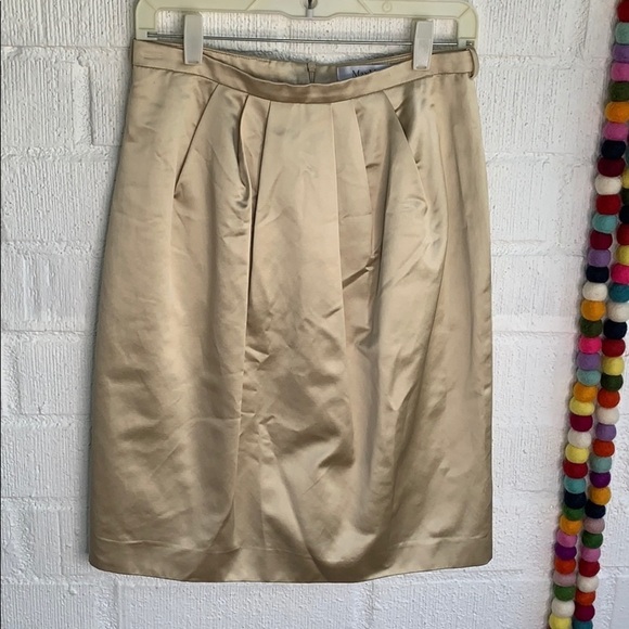 MaxMara Satin Pleated Knee Length Beige Skirt sz 8 - Picture 1 of 8
